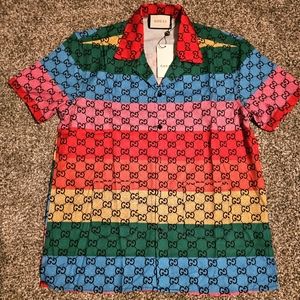 Gucci psychedelic shirt fits more like a large